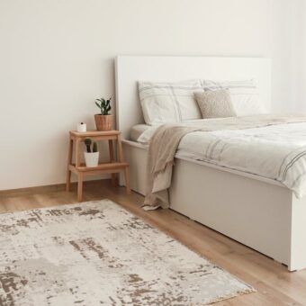 Rolety, plisy czy zasłony w bloku? Dobór i montaż bez wiercenia krok po kroku