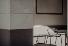 Panele winylowe SPC w mieszkaniu w bloku: wybór, akustyka i montaż krok po kroku