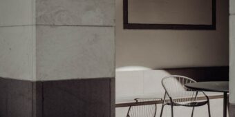 Panele winylowe SPC w mieszkaniu w bloku: wybór, akustyka i montaż krok po kroku