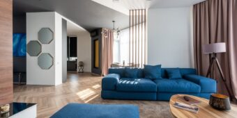 Ścianka z lameli w salonie: plan, materiały i montaż krok po kroku