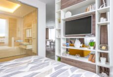 Regał od ściany do ściany w bloku: plan, kotwienie i montaż krok po kroku