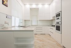 Wymiana blatu kuchennego w bloku: pomiary, cięcia i montaż krok po kroku