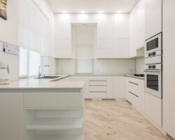 Wymiana blatu kuchennego w bloku: pomiary, cięcia i montaż krok po kroku