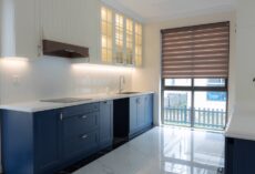 Oświetlenie podszafkowe w kuchni: taśma LED w profilach, zasilanie i montaż krok po kroku