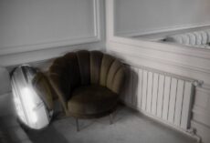 Listwy przypodłogowe w mieszkaniu w bloku: dobór, ukrycie kabli i montaż krok po kroku