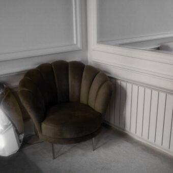 Listwy przypodłogowe w mieszkaniu w bloku: dobór, ukrycie kabli i montaż krok po kroku