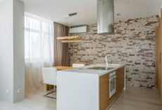 Okap kuchenny w bloku: wybór, podłączenie do kanału i recyrkulacja krok po kroku