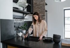 Zlew granitowy w bloku: wybór, pomiary, syfon i montaż krok po kroku