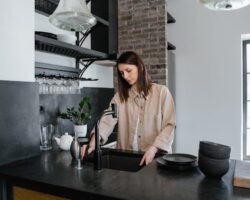 Zlew granitowy w bloku: wybór, pomiary, syfon i montaż krok po kroku